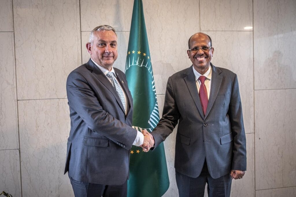 Handshake between Mahmoud Ali Youssouf, on the right, African Union Commission Chairperson and Jozef Síkela